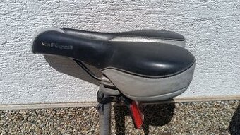 Bicyklové sedlo so sedlovkou a odrazkou