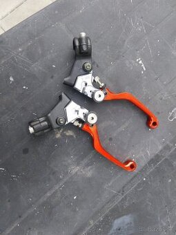 Predám moto diely – PROTAPER pad + CNC páčky