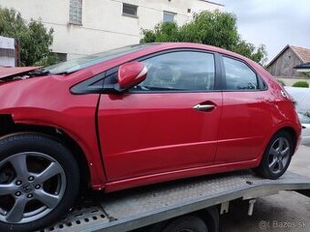 Rozpredam civic 8gen 2011