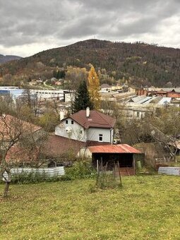 Veľký dvojgeneračný rodinný dom v obci PRAKOVCE - 1