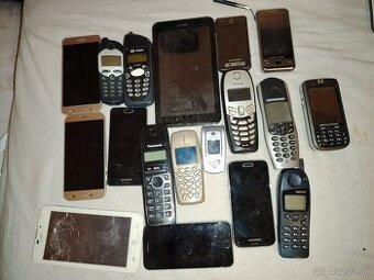 Zbierka starých mobilov aj tabletov
