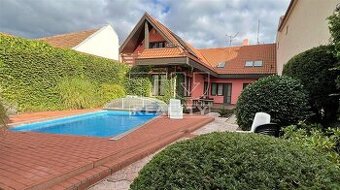 REZERVOVANÉ Rodinný dom s bazénom, saunou a dvoma... - 1