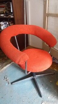 otočné retro kreslo