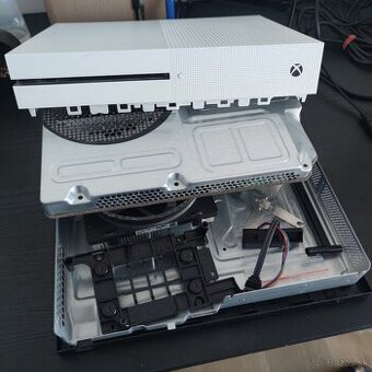 Šasi, chladič s konzole Xbox One S