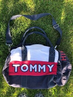športová taška TOMMY HILFIGER