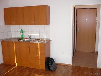 Garzónka-Prenájom-Zlaté Moravce