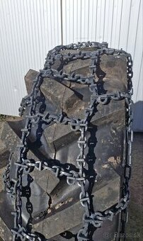 Predám komunálne žiletkové snehové reťaze na traktor
