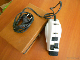 Predám cestovný fén, žehliacu dosku