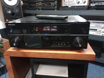 Pioneer VSX-1019AH-K je 7.1-kanálový AV receiver