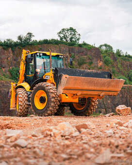 Strojnik traktorbager JCB 4CX