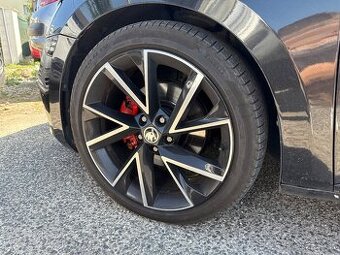 Vega R19 5x112 Pneu Pirelli