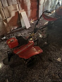 Malotraktor značky Hecht