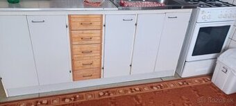 Kuchynská linka + kombi.sporák