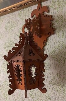 Strožitná drevená ozdoba