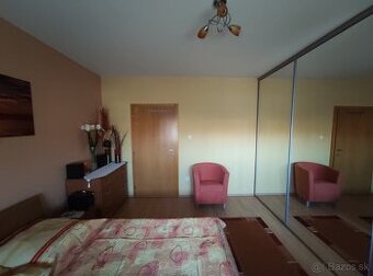 Veľkometrážny 3 izbový byt na predaj v centre mesta Veľký Me