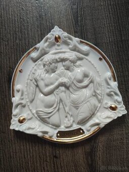 Nádherný porcelánový reliéf k zavěšení