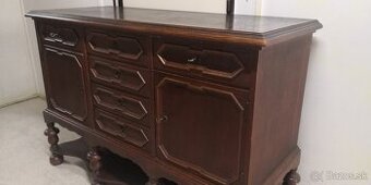 Starožitná masivná komoda