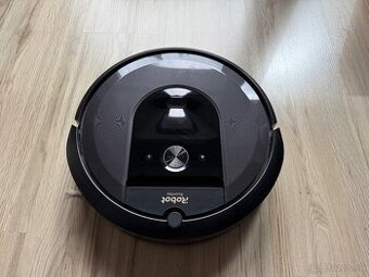 iRobot Roomba i7+ s vyprázdňovacou stanicou