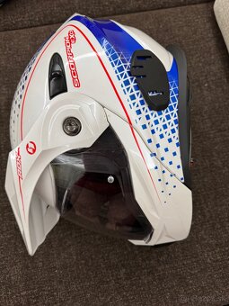 Predam moto prilbu