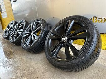 Octavia RS Neptune R18 225/40