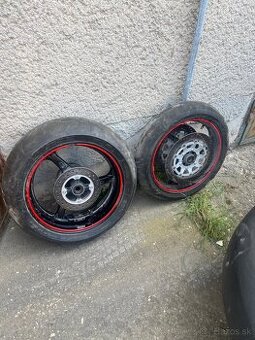 Predám kolesá na cestný motocykel HONDA