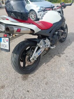 Suzuki gsr 600