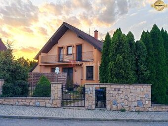 Štýlový dvojgeneračný 5-izb. dom, bazén, Trenčianska Turná