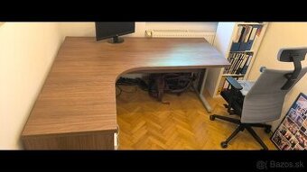 pracovny kancelarsky stol tvaru L