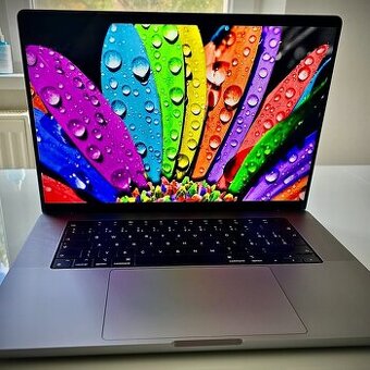 Perfektný Macbook Pro 16"