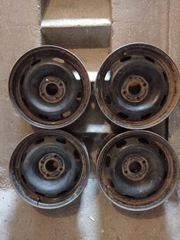 Predám 15" plechové disky na peugeot / citroen.