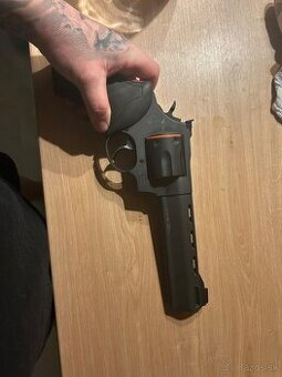 Revolver Taurus Raging Bull 44 Rem Mag