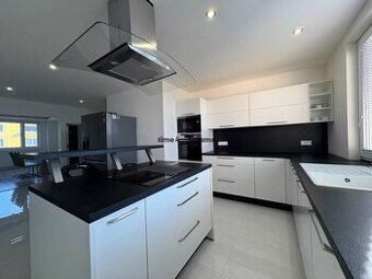 Na predaj: 4 izbový byt + LOGGIA + PIVNICA