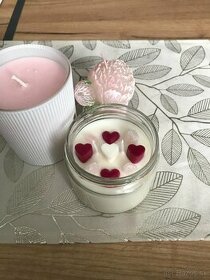 Sviečka zo sójového vosku na Valentína s  ruženínom