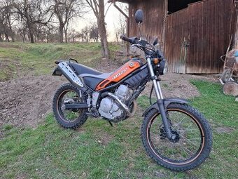 Yamaha XG 250 Tricker