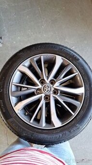 Komplet toyota R17 disky s michelin primacy 4