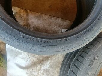 225/45 ZR 17 94Y