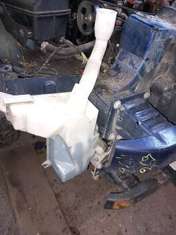 Peugeot 407 nádobka na ostrekovač