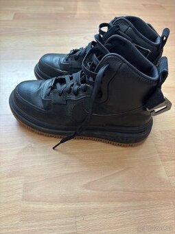 Nike air force 1 high raz obuté