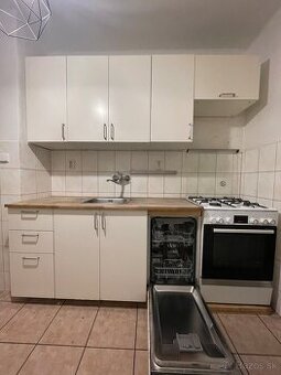 REZERVOVANÉ Darujem za odvoz kuchynsku linku