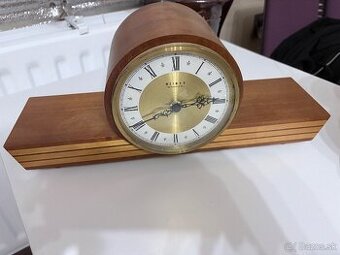 Predám stolové hodiny Weimar – drevené, elegantný vintage di