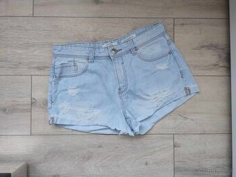 Denimové šortky svetlé STRADIVARIUS