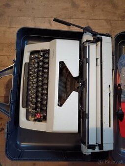 Písací stroj s púzdrom