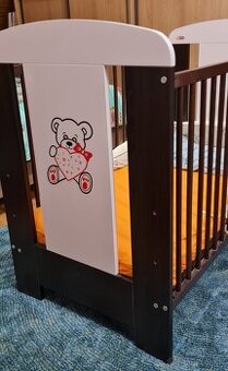 Drevená detská postieľka