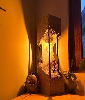 Industriálna betónova lampa