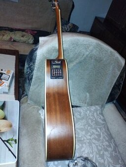 Elektro akustická gitara