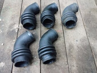 Gumové koleno na vzduchový filter Tatra