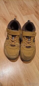 Kožené tenisky z decathlonu v.33