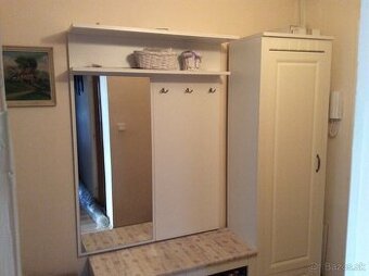 Predam predsienovu zostavu Tirol.