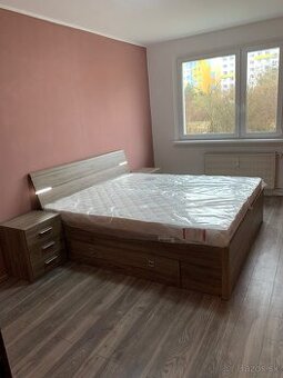 Manželská postel MAESTRO 180x200 + nočné stolíky