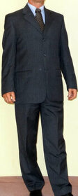 Elegantný sivý oblek s vestou ( OZETA fashion )